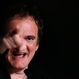 Quentin Tarantino zeigt sich entschlossen bei der Pressekonferenz zu "Pulp Fiction".