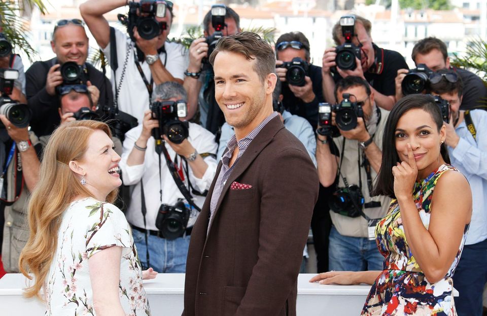 Mireille Enos, Ryan Reynolds und Rosario Dawson posieren beim Photocall für den Film "Captives". Mireille Enos, Ryan Reynolds und Rosario Dawson posieren beim Photocall für den Film "Captives".