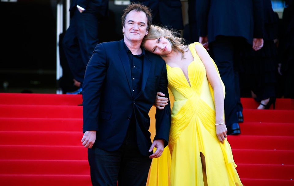Der Regisseur und seine Muse: Bei der Premiere zu "Sils Maria" lehnt Uma Thurman sich an Quentin Tarantinos Schulter an.