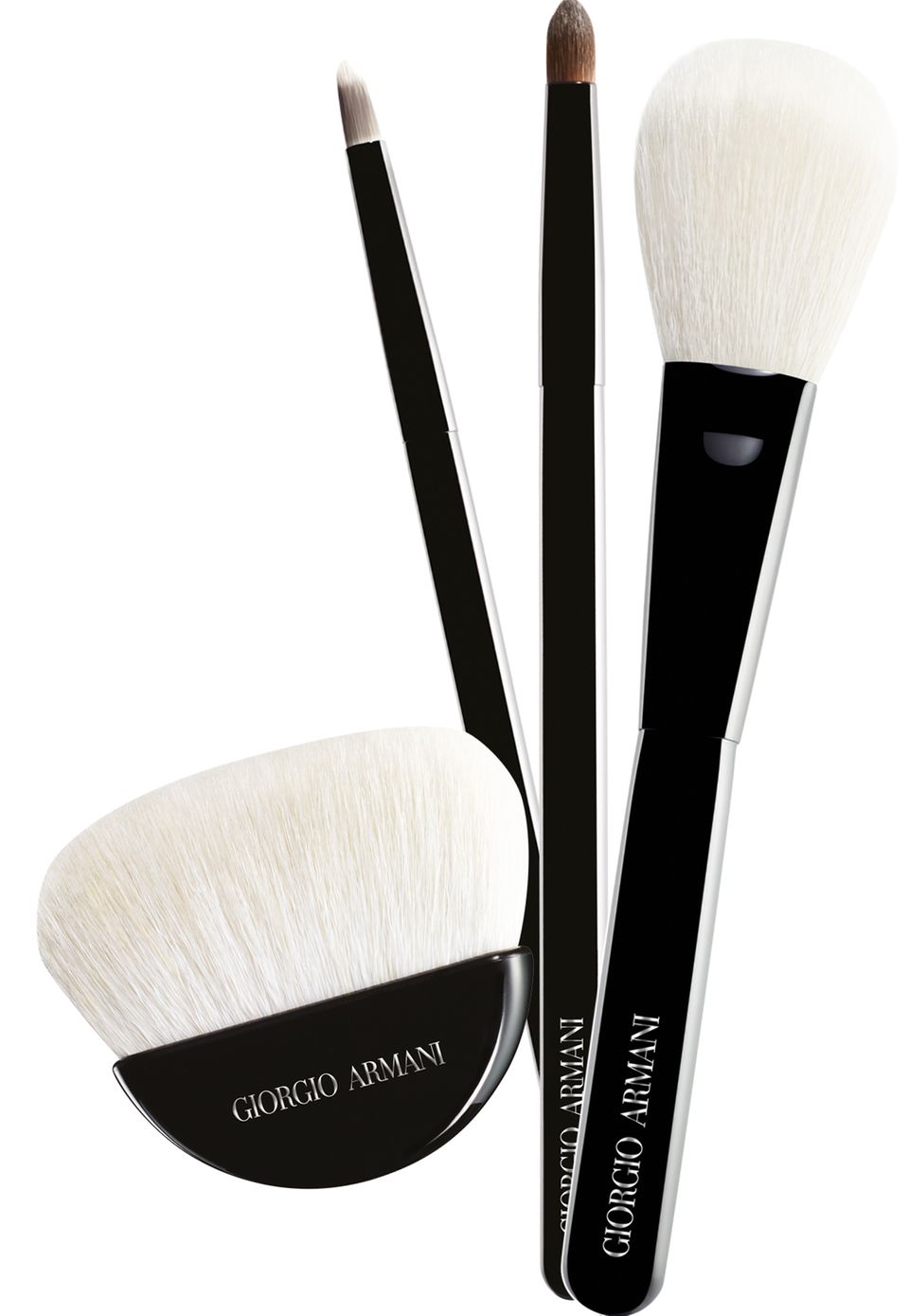 Zum 15. Geburtstag seiner Beautylinie schenkt Giorgio Armani den Tools einen Relaunch. Spezialisten der japanischen Kalligrafie-Kunst passten die elf neuen Pinsel haargenau an die jeweiligen Texturen an. Alle Griffe sind aus edlem schwarzem Echtholz gearbeitet. "Maestro Brushes", ab ca. 34 Euro Zum 15. Geburtstag seiner Beautylinie schenkt Giorgio Armani den Tools einen Relaunch. Spezialisten der japanischen Kalligrafie-Kunst passten die elf neuen Pinsel haargenau an die jeweiligen Texturen an. Alle Griffe sind aus edlem schwarzem Echtholz gearbeitet. "Maestro Brushes", ab ca. 34 Euro