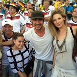 Annemarie Carpendale postet diesen Schanppschuss von sich, Lena Gercke, Mandy Capristo, Thomas Hayo und Sarah Barndner aus dem Stadion in Rio.