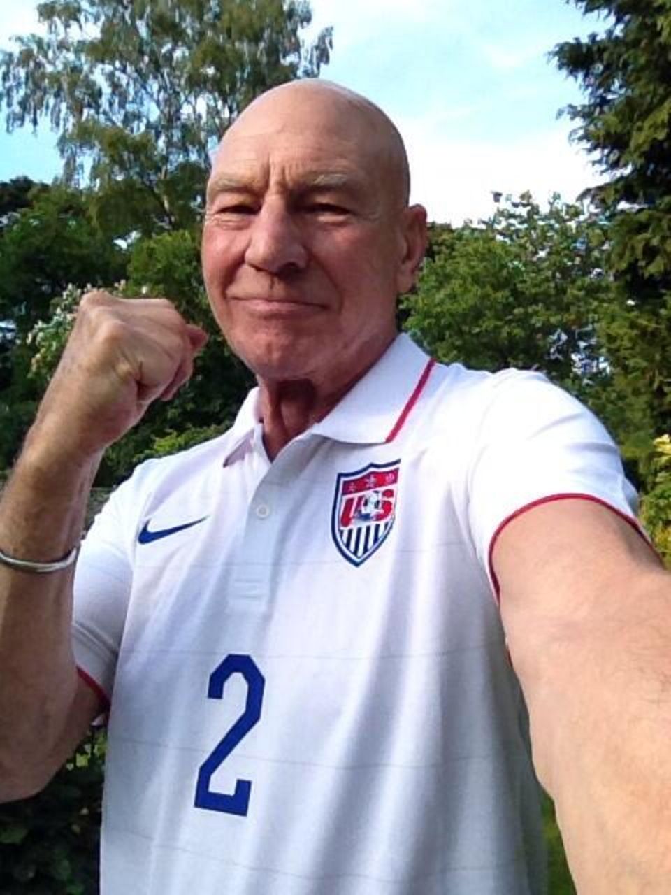 Sir Patrick Stewart unterstützt seine US-Boys aus der Ferne. Sir Patrick Stewart unterstützt seine US-Boys aus der Ferne.