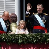 Königin Sofia lässt ihren Gefühlen freien Lauf und küsst Juan Carlos.