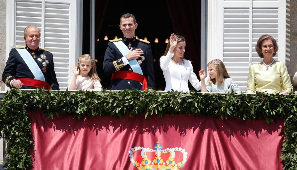 Auch König Juan Carlos und Königin Sofia können an diesem Tag lächeln.