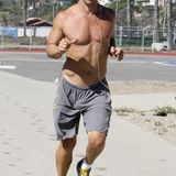 Matthew McConaughey zählt ohne Zweifel zu den heißesten Schauspielern Hollywoods. Mit nacktem, durchtrainiertem Oberkörper und Musik joggt er durch Los Angeles.