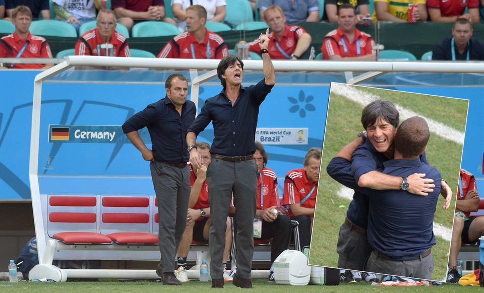 So schön anzusehen: Unser Trainer-Traumduo Joachim "jogi" Löw und sein Assistent Hansi Flick überzeugen abseits des Spielfeldes mit ihrem perfekten Partnerlook.