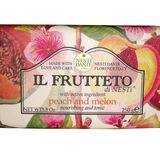 Die "Il Frutteto Peach & Melon"-Seife duftet exotisch. Von Village Cosmetics, 250 g, ca. 5 Euro