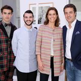 Kerstin Pooth und Christian Hupertz (r.) von Peek & Cloppenburg freuen sich mit dem diesjährigen "Designer for Tomorrow"-Gewinner Matteo Lemandini (2.v.l.).