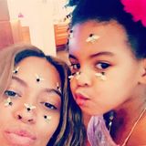 Auf Beyoncé und Blue-Ivy sind zum Valentinstag ein paar Bienchen gelandet.