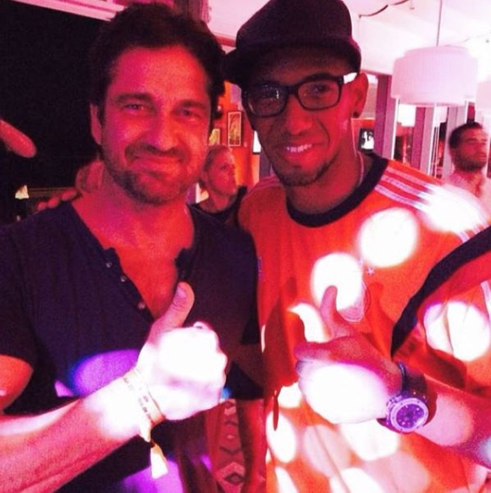 Jerome Boateng macht Hollywood unsicher und trifft in einem Club auf Gerard Butler.