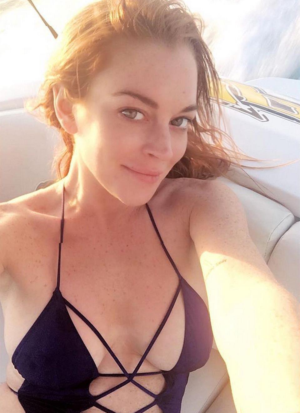 Die schlimmen Jahre sind wohl wirklich vorbei. Lindsay Lohan zeigt sich auf Instagram wie hier immer ofter glücklich und auch ohne Make-up schön, entspannt und vor allen Dingen mit klaren, großen Augen. Die Liebe zu ihrem Verlobten, dem russischen Erben Egor Tarabasov scheint ihr wirklich gut zu tun.