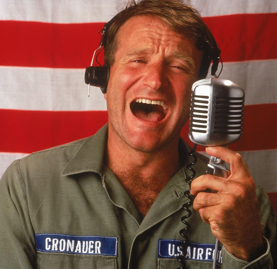 1987: "Good Morning, Vietnam" ist ein Spielfilm über den US-amerikanischen Radiomoderator Adrian Cronauer (Robin Williams) in Saigon während des Vietnamkriegs.