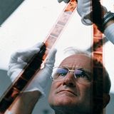 2002: In dem Psycho-Thriller "One Hour Photo" spielt Williams den bessesenen Foto-Entwickler "Seymour Parrish".