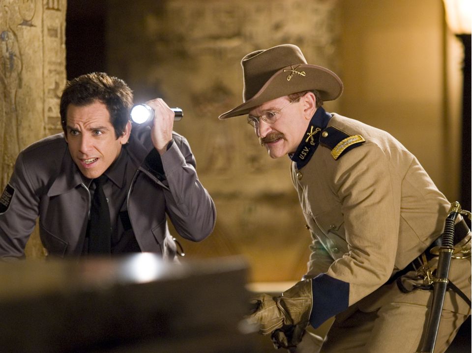 2006: In der Komödie "Nachts im Museum" spielt Williams an der Seite von Ben Stiller. Der zweite Teil erscheint 2009 und im Januar 2014 steht das Duo bei Dreharbeiten für Teil drei wieder gemeinsam vor der Kamera.