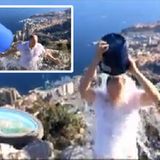 Mittlerweile ist die "Ice Bucket Challenge" fast ein alter Hut. Endlich kommt sie auch bei den Royals an! Fürst Albert von Monaco kassiert gleich mehrere Ladungen Eiswasser und nominiert anschließend François Hollande, Prinz Haakon und Unternehmer Philip Knight.