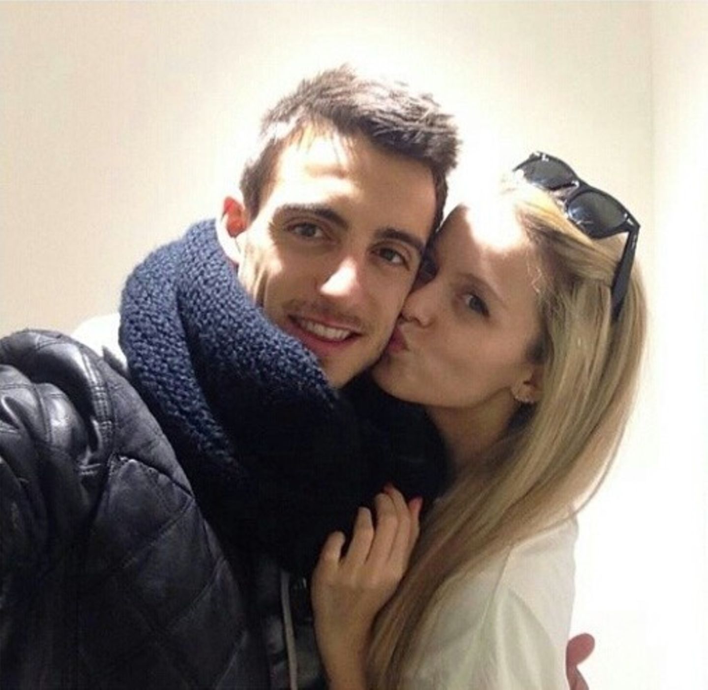 Der Spanier Joselu bringt seine schöne Model-Freundin Melanie Cañizares von Frankfurt mit nach Hannover.