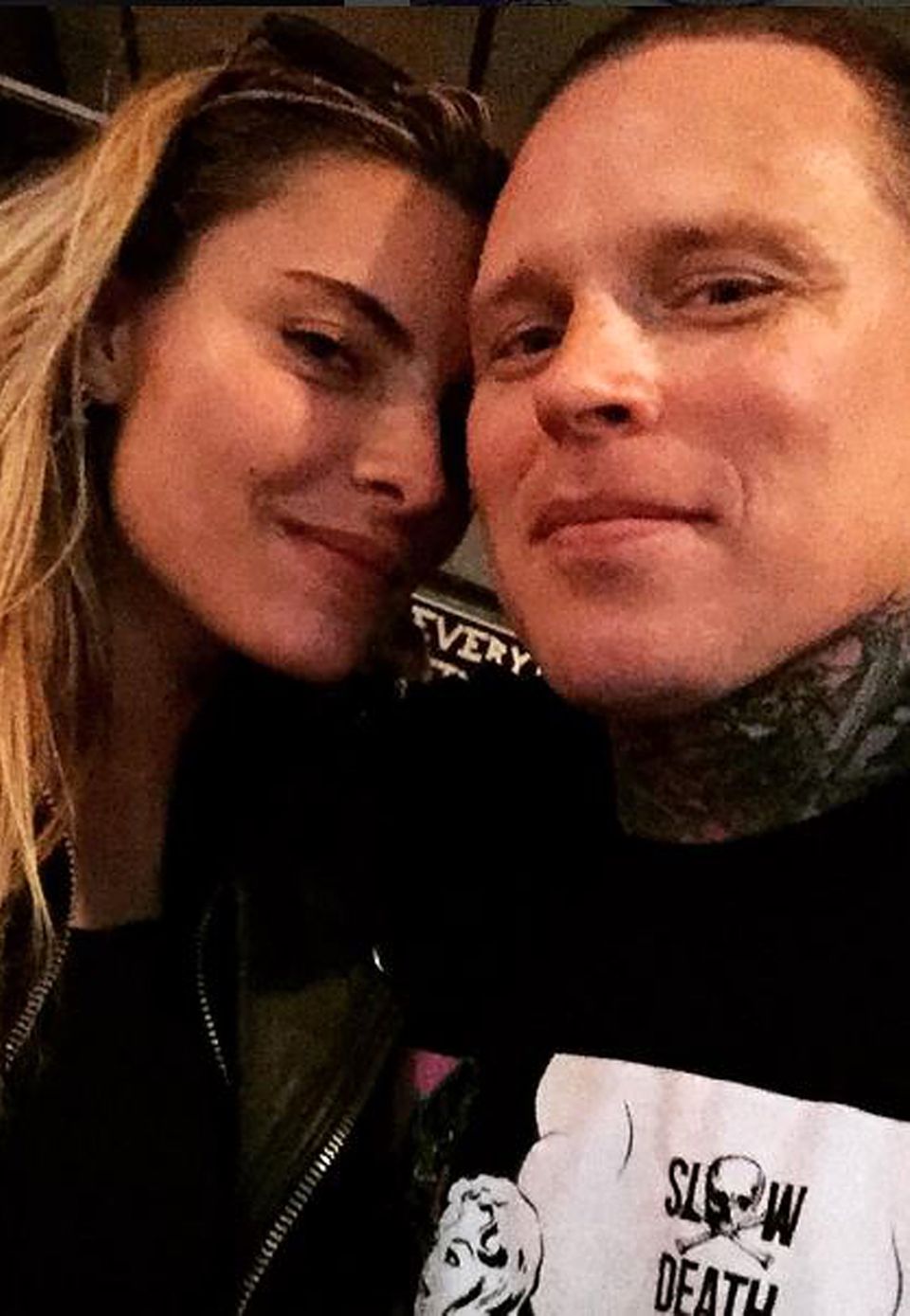 Scheinbar hatte Sophia Thomalla nicht lange an der Trennung von Till Lindemann zu knabbern. Mit dem norwegischen Sänger Andy LaPlegua zeigt sie sich auffällig intim. Scheinbar hatte Sophia Thomalla nicht lange an der Trennung von Till Lindemann zu knabbern. Mit dem norwegischen Sänger Andy LaPlegua zeigt sie sich auffällig intim.