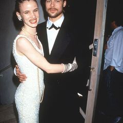 Brad Pitt und Juliette Lewis  Bei den Dreharbeiten zum Film "Zum Sterben viel zu jung" im Jahre 1990 lernt Brad Juliette Lewis nicht nur kennen, sondern auch lieben. Es folgt eine dreijährige Beziehung.