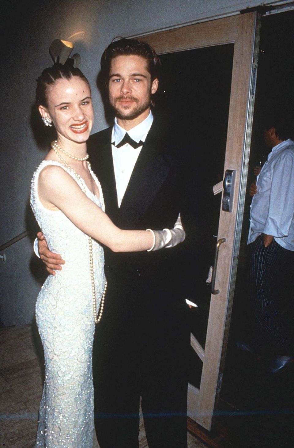 Brad Pitt und Juliette Lewis  Bei den Dreharbeiten zum Film "Zum Sterben viel zu jung" im Jahre 1990 lernt Brad Juliette Lewis nicht nur kennen, sondern auch lieben. Es folgt eine dreijährige Beziehung.