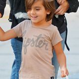 Kourtney Kardashians Sohn Mason hat Spaß daran, mit seiner Mama einen Spaziergang zu machen. Mit seinem langen Haarschnitt sieht der 5-Jährige schon wie ein kleiner Casanova aus.