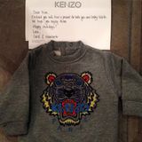 Ein modisches Must-have zur Geburt: Das kultige Sweatshirt schickte das Label Kenzo für Baby North West.
