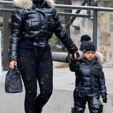 Beim Ausflug ins verschneite Colorado sieht man North West mit ihrer Mutter Kim Kardashian im winterlichen Partnerlook.