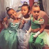 In Cinderellas Schloss im Disneyland haben North West, Penelope Disick (r.) und eine Freundin ein erstklassiges Prinzessinnen-Make-over bekommen. Wer das auch möchte, sollte bei Gelegenheit mal in der "Bibbidi Bobbidi Boutique" vorbeischauen.