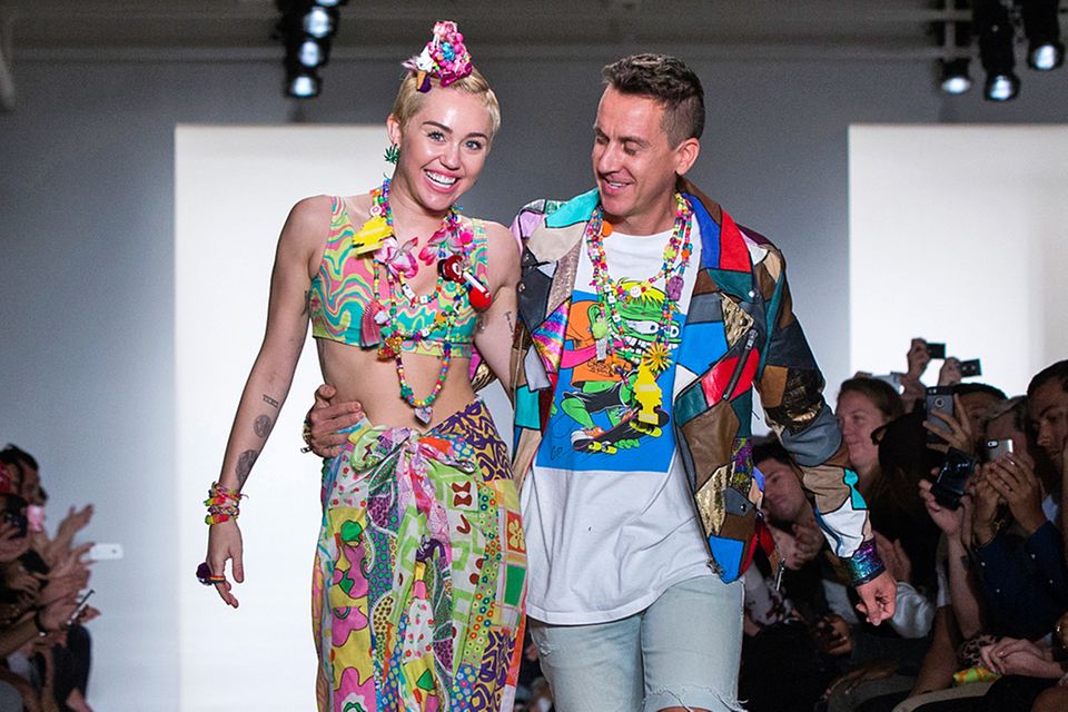 Miley Cyrus wird Model! Zumindest für die bunte Show von Designer Jeremy Scott.