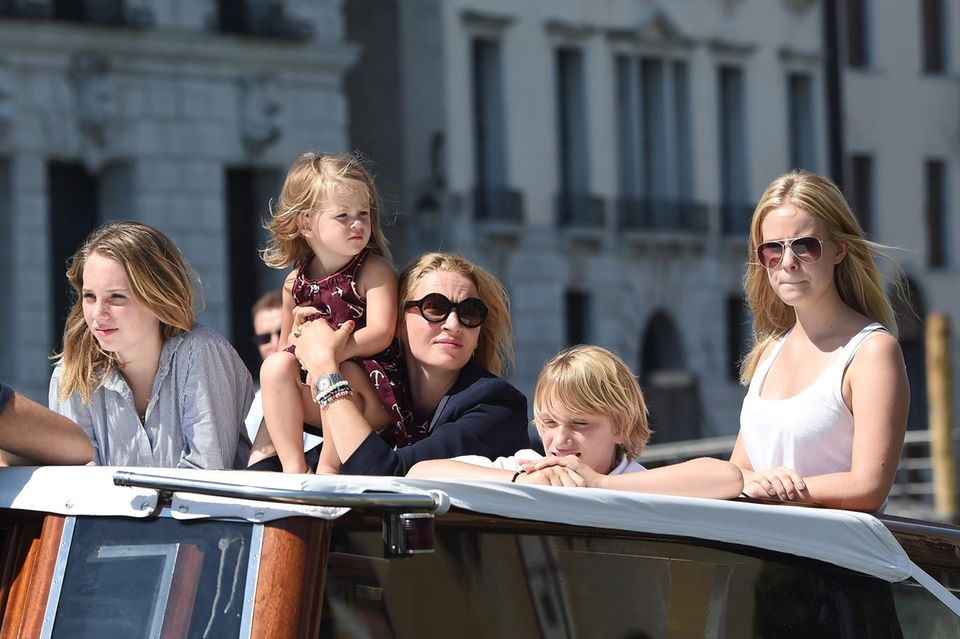 Uma Thurman und ihre Kinder erkunden Venedig vom Wassertaxi aus.