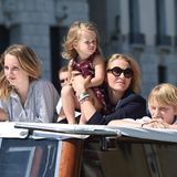 Uma Thurman und ihre Kinder erkunden Venedig vom Wassertaxi aus.