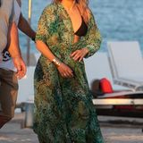 Mai 2013:  Wer macht im Bikini eine bessere Figur als Sexysymbol Jennifer Lopez? Auch im luftigen, weiten Kimono macht Jennifer eine tolle Figur.