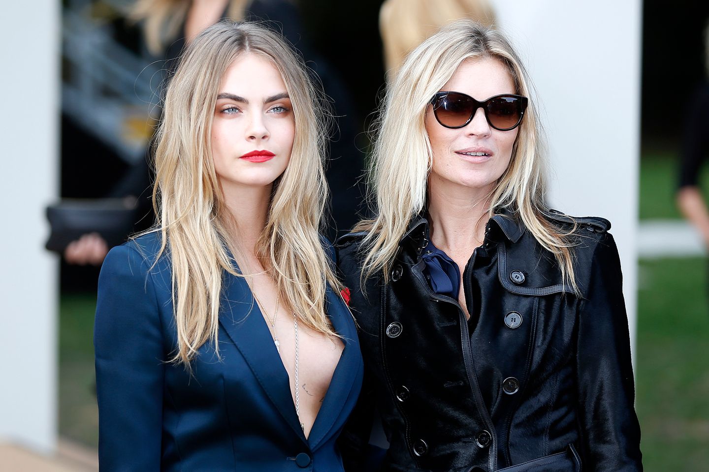 Top-Models unter sich: Cara Delevingne und Kate Moss zeigen sich gemeinsam bei der Show von Burberry. Erst im Frühjahr haben die zwei für eine Kampagne des Labels zusammen vor der Kamera gestanden.