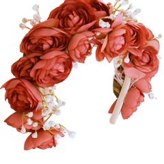 Blumiger Kopfschmuck: Haarreif von Dirndl Liebe, ca. 60 Euro