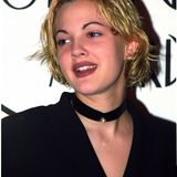 1992: Diesen Wet-Look hat Drew aber hoffentlich komplett aus ihrem Haar-Styling gestrichen.