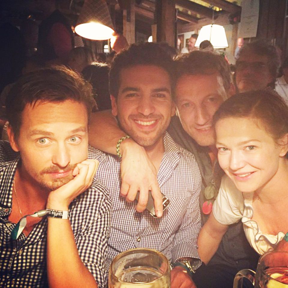 Tom Schilling, Elyas M'Barek, Wotan Wilke Möhring und Hannah Herzsprung feiern zusammen auf dem Oktoberfest. Sie kennen sich von den Dreharbeiten zum Film "Who am I". Tom Schilling, Elyas M'Barek, Wotan Wilke Möhring und Hannah Herzsprung feiern zusammen auf dem Oktoberfest. Sie kennen sich von den Dreharbeiten zum Film "Who am I".