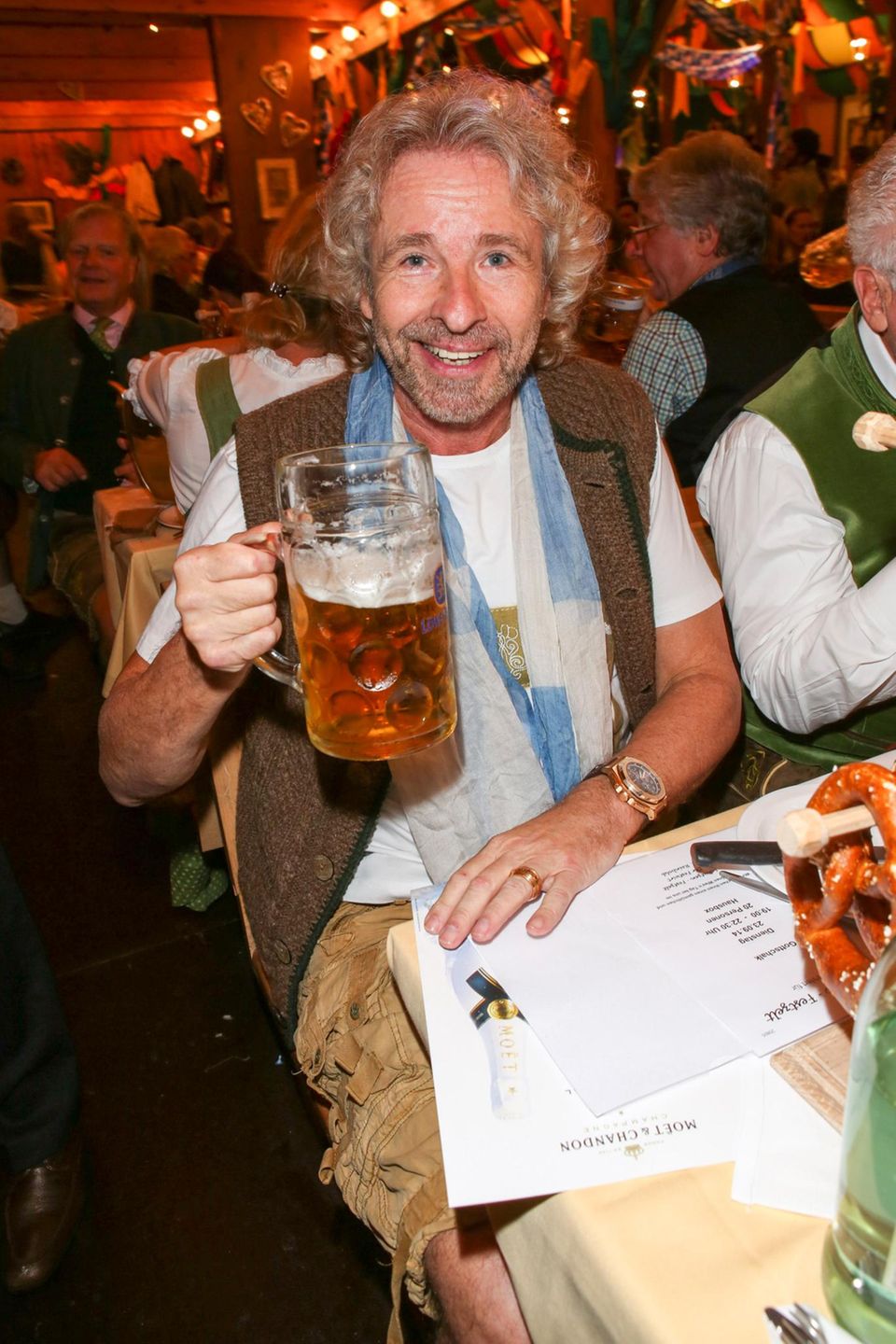 So ein Maß Bier ist ganz köstlich und erfischend, wohl bekomms Thomas Gottschalk. So ein Maß Bier ist ganz köstlich und erfischend, wohl bekomms Thomas Gottschalk.