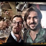 Joko Winterscheidt feiert auf dem Oktoberfest.