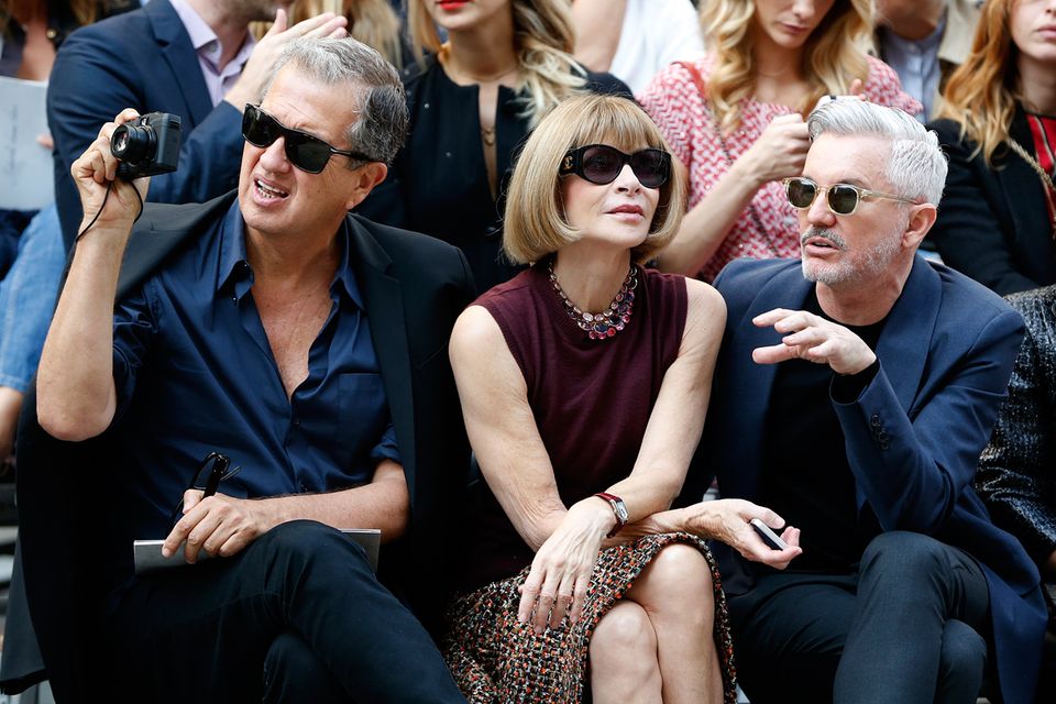 Bei Chanel sind Star-Fotograf Mario Testino, Vogue-Chefin Anna Wintour und Regisseur Baz Luhrmann immer in der ersten Reihe zu finden.
