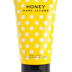 Die blumig-frische "Honey"-Bodylotion von Marc Jacobs macht gute Laune. 150 ml, ca. 35 Euro