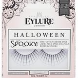 Daran bleiben alle Blicke haften: "Spooky"-Fakelashes in Spinnennetz-Optik. Von Eylure, ca. 11 Euro, limitiert