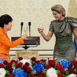 Beim Staatsdinner trägt Königin Máxima ein Kleid des niederländischen Designers Jan Taminiau.