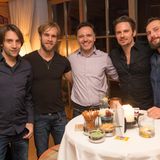Martin Wössner (White Communications), Mathis Landwehr, Oliver Ebstein (Chronoswiss), John Schlüter (Thomas Sabo) und Jan Till Becker (Diageo) lassen in gemütlicher Runde die Geburtstagsfeier ausklingen.