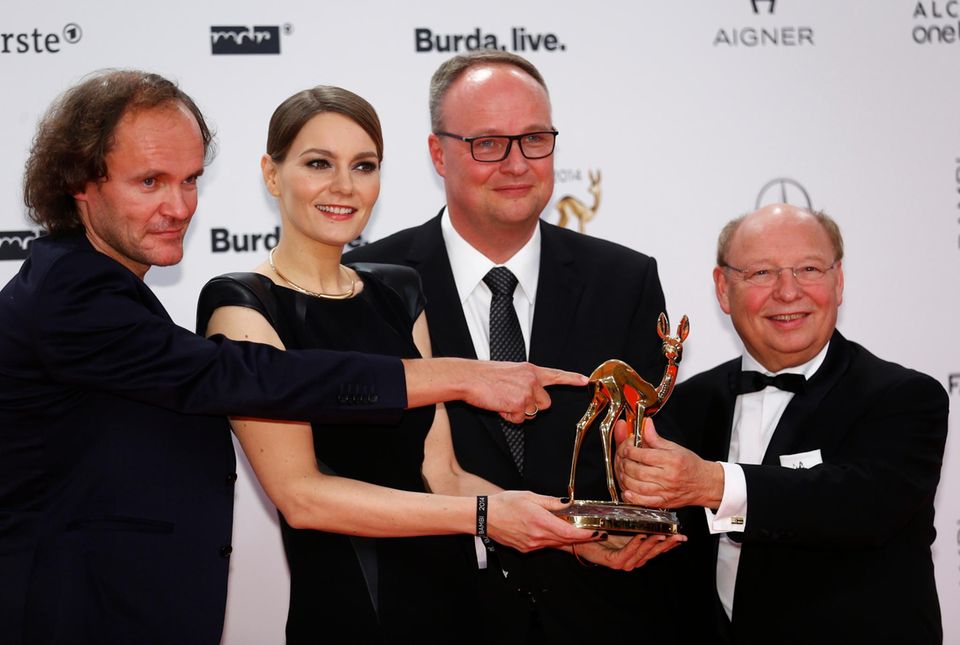 Das Team der beliebten "heute-show" - Olaf Schubert, Martina Hill, Oliver Welke und Hans-Joachim Heist - bekommt den Comedy-Bambi.
