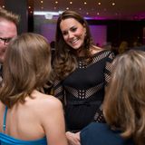 23. Oktober 2014: Der Terminstress für die schwangere Catherine geht weiter, aber sie meistert es mit einem Lächeln! In London ist sie strahlender Mittelpunkt einer Gala.