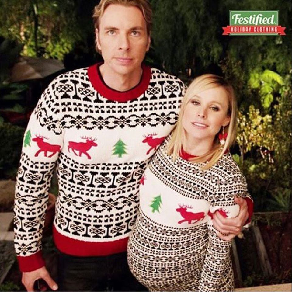 Weihnachtswahnsinn im Partnerlook: Dax Shepard und die schwangere Kristen Bell bezaubern ihre Instagram-Fans mit diesen festlichen Exemplaren.