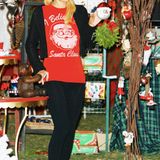 Auch im Erwachsenenalter glaubt Paris Hilton noch immer an Santa. Das will sie einem zumindest mit ihrem Sweater weismachen.