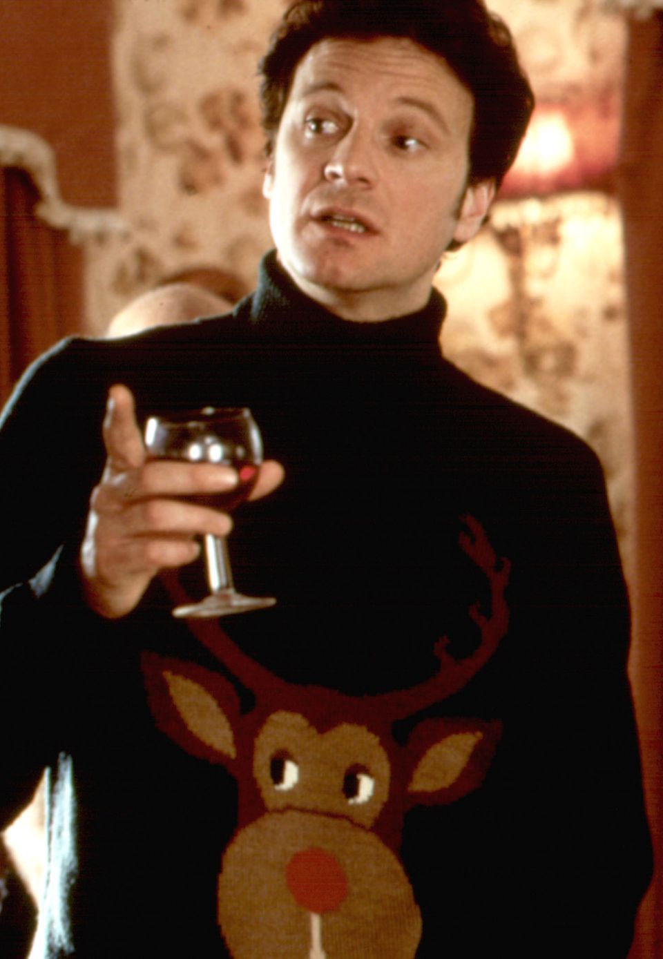 Mit diesem Rollkragenpullover geht Colin Firth in die Filmgeschichte der Liebeskomödien ein. Als er ihn in "Bridget Jones" trägt, wird die gleichnamige Hauptfigur dank des gigantischen Rentieres auf ihn aufmerksam und bringt die zwei später zusammen.