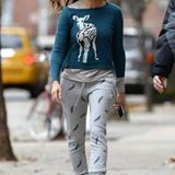 Es fehlt nur noch die rote Nase auf Sarah Jessica Parkers Rentier-Pullover, dann würde die Schauspielerin "Rudolph" durch die Straßen von New York spazieren tragen.