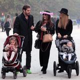 30. Oktober 2016   Eine herrlich normale Familie: Michelle Hunziker macht mit ihren Liebsten einen Spaziergang durch den Park. Die älteren unterhalten sich, Auroro zwischen ihrer Mutter und Tomaso und die Kleinen werden in der Karre geschoben.
