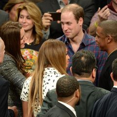 Nach dem Basketballspiel machen sich Kate und William mit einem Paar bekannt, das in den USA in etwa den gleichen Status genießt wie die beiden: Beyoncé und Jay-Z.